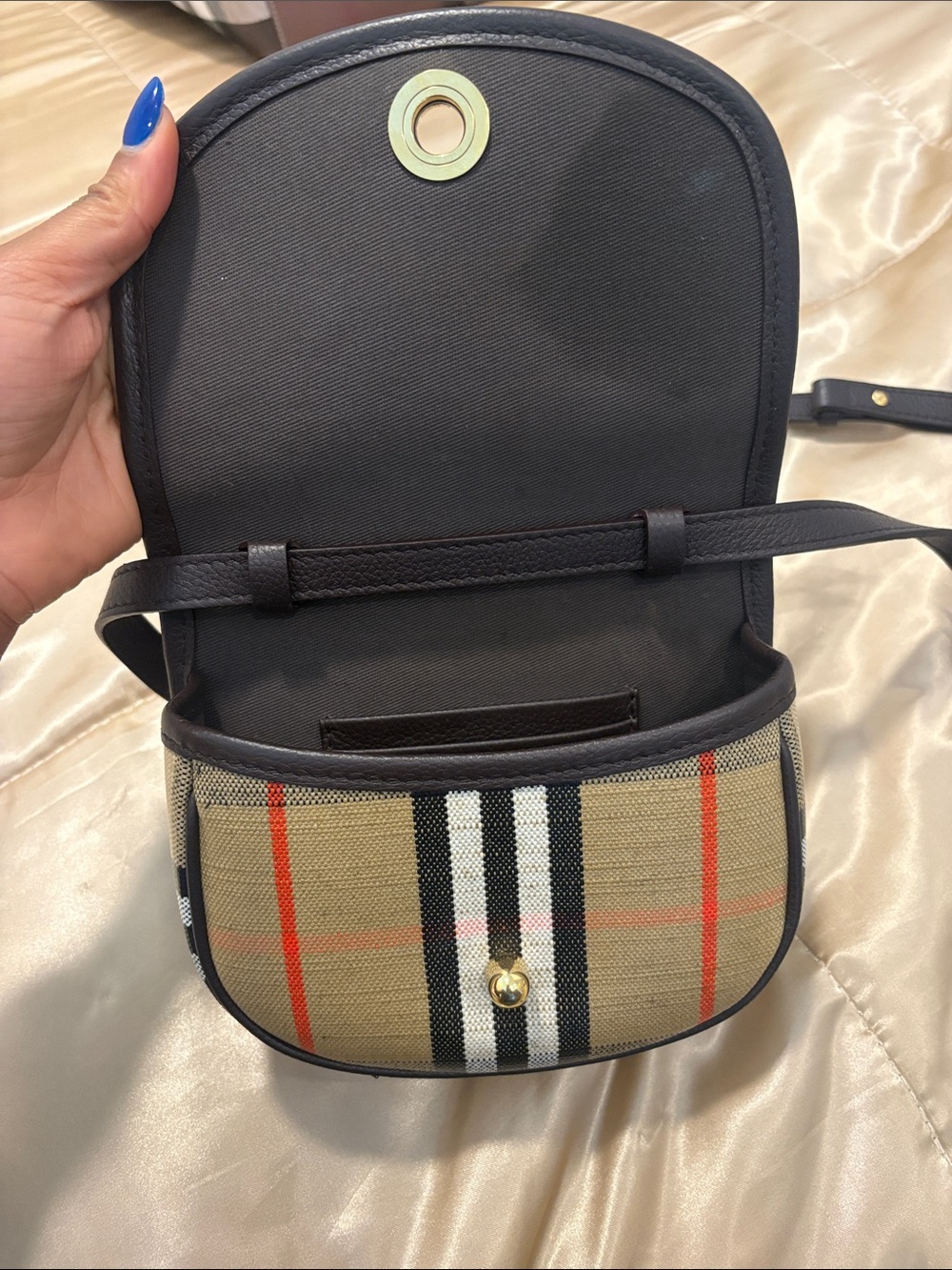 Burberry Mini Highlands Bag in Sand Beige - Picture 3 of 11
